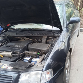Замена аккумулятора на Audi A3 I (8L) 1996 - 2000 1.8 (150 л.с.) Замена аккумулятора на Audi A3 I (8L) 1996 - 2000 1.8 (150 л.с.)